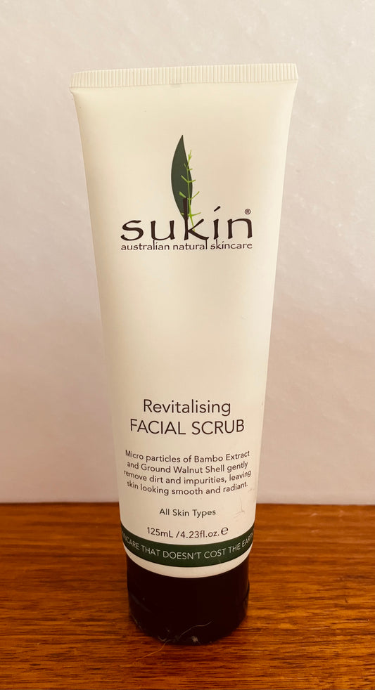 Sukin Signature Revitalising Facial Scrub (All Skin Types) 125ml Womens Skin